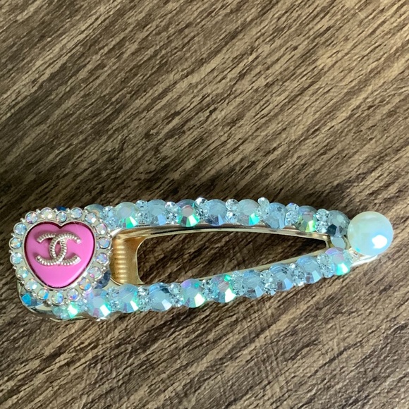 Stamped Designer Button Turned Into Hair Clip main image 5